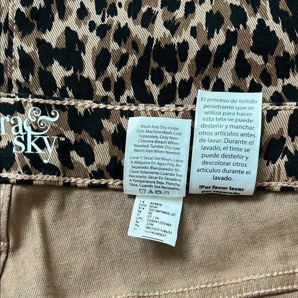 Terra & Sky Stretch Denim Animal Print Pants NWT Plus 22W - Picture 4 of 10